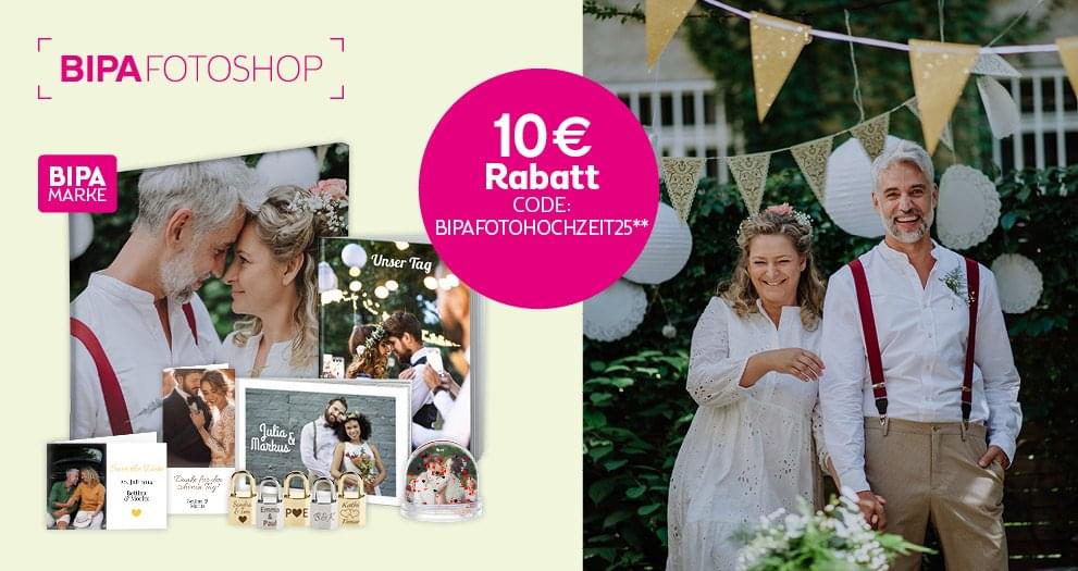 Hochzeitspaar mit personalisierten Fotogeschenken von BIPA Fotoshop und 10 € Rabatt mit Code BIPAFOTOHOCHZEIT25.