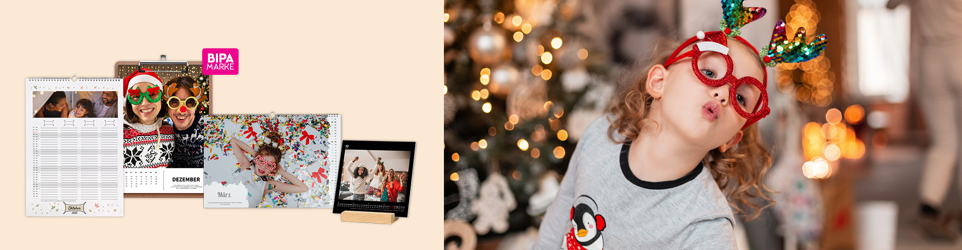 Kind mit Rentierbrille vor dem Weihnachtsbaum, unten BIPA Fotoshop Fotokalender mit festlichen Bildern und persönlichen Motiven.