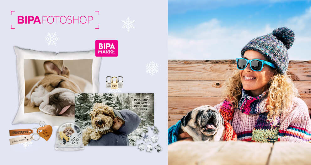 Frau mit Hund im Schnee, daneben Fotogeschenke wie Kissen, Tasse, Puzzle und Schneekugel im BIPA Fotoshop gestalten.