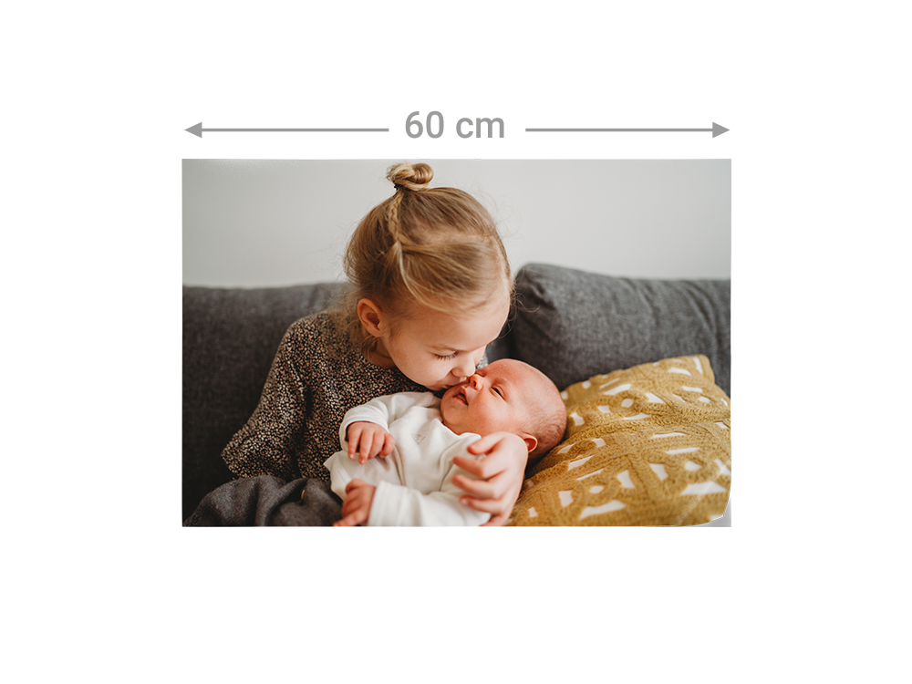 Ein Premium Poster mit 60 cm Breite zeigt ein inniges Familienmotiv – individuell gestaltbar mit persönlichen Lieblingsfotos.