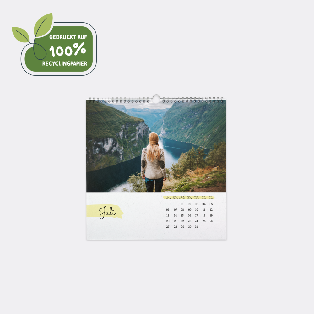 Kalender 20x20 mit Foto einer Person in Berglandschaft über blauem Wasser.